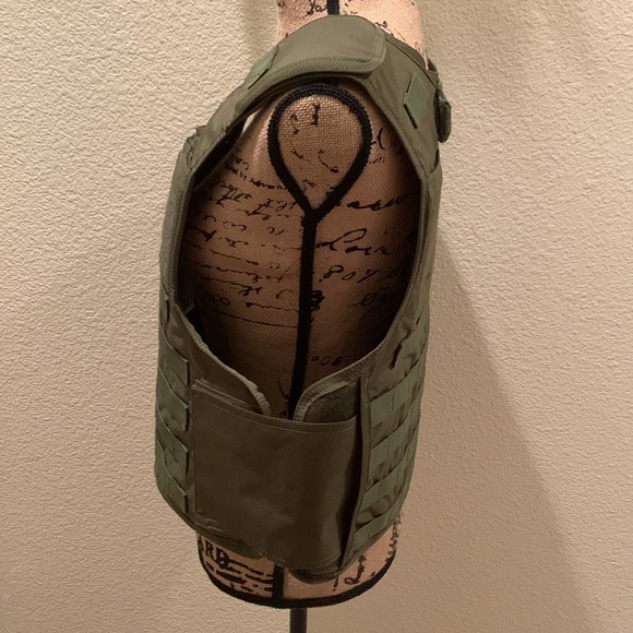 Tactical Carrier / Hunting Protective Gear Vest - Picture 5 of 12